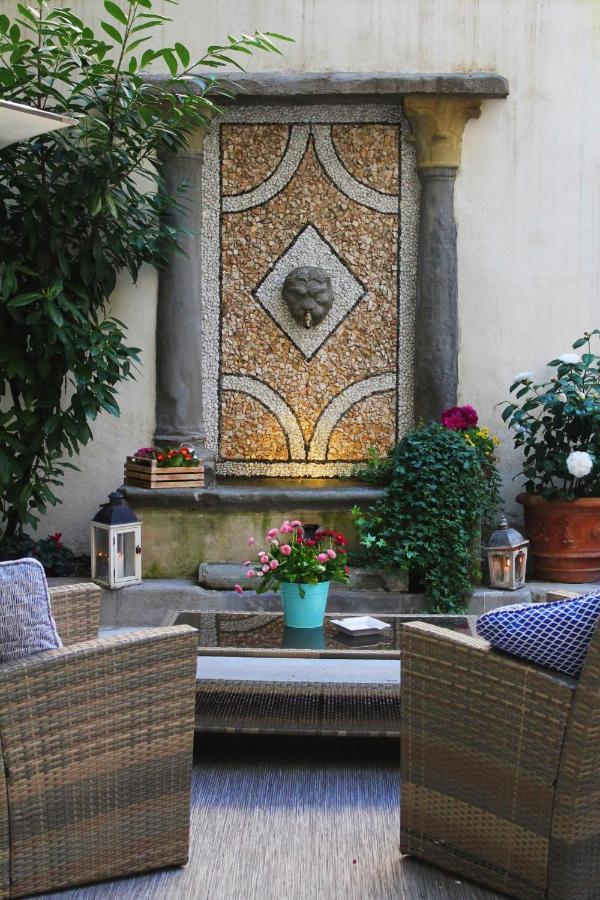 Il Cortile Di Elisa & Our Flats Bed & Breakfast ลุคคา ภายนอก รูปภาพ