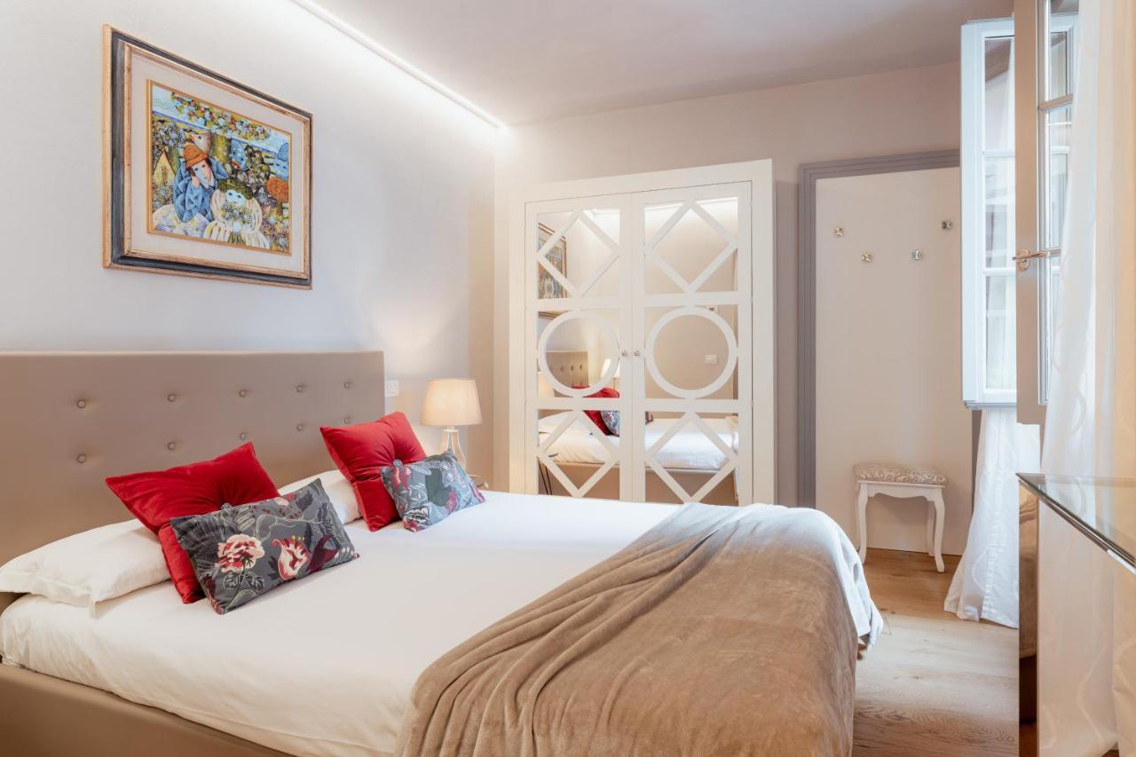 Il Cortile Di Elisa & Our Flats Bed & Breakfast ลุคคา ภายนอก รูปภาพ