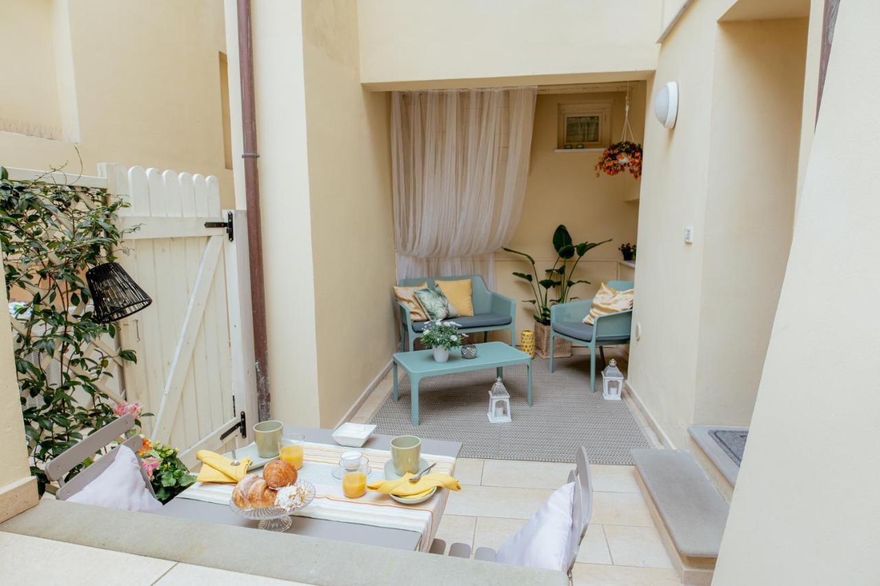 Il Cortile Di Elisa & Our Flats Bed & Breakfast ลุคคา ภายนอก รูปภาพ
