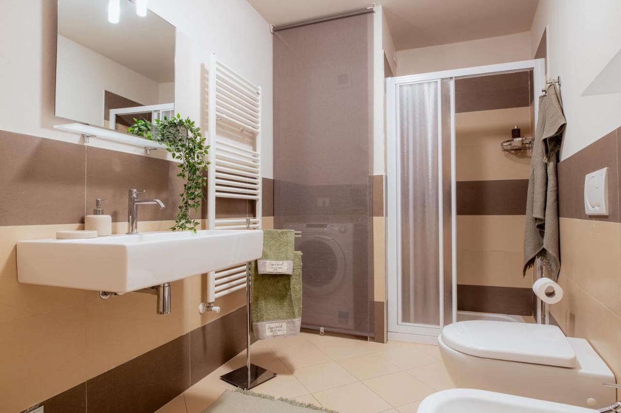 Il Cortile Di Elisa & Our Flats Bed & Breakfast ลุคคา ภายนอก รูปภาพ
